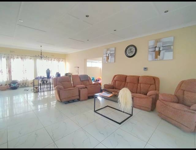 6 BEDROOM HOUSE FOR SALE IN BRAKPAN CENTRAL
